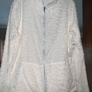Chicos zenergy size 2 light weight jacket